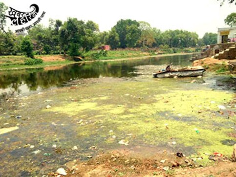 Filled with muck and puja debris, Chitrakoot's heavily polluted Mandakini River is also drying up Filled with muck and puja debris, Chitrakoot's heavily polluted Mandakini River is also drying up