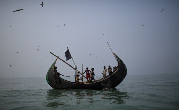 Rohingya refugees find respite in Bangladesh's fishing industry; take up jobs in boats, yards Rohingya refugees find respite in Bangladesh's fishing industry; take up jobs in boats, yards
