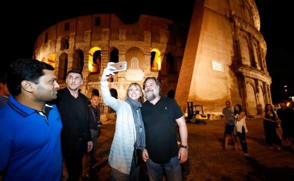 Charity event screens Gladiator, Russell Crowe's Hollywood blockbuster at Rome's Colosseum Charity event screens Gladiator, Russell Crowe's Hollywood blockbuster at Rome's Colosseum