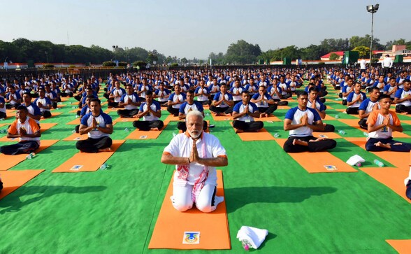 International Yoga Day 2018: Senior BJP leaders join Narendra Modi, Venkaiah Naidu in celebrations, perform yoga across country
