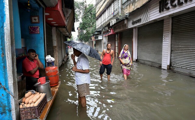 In South 24 Parganas district, Diamond Harbour registered rainfall of around 43 millimetres and Canning 32 millimetres, Haldia in East Midnapore district recorded 28 millimetres rainfall, Dum Dum in the North 24 Parganas saw 19 millimetres rainfall and Malda 18 millimetres, the official said. Lanes and alleys in north and central Kolkata saw severe waterlogging on Tuesday. PTI In South 24 Parganas district, Diamond Harbour registered rainfall of around 43 millimetres and Canning 32 millimetres, Haldia in East Midnapore district recorded 28 millimetres rainfall, Dum Dum in the North 24 Parganas saw 19 millimetres rainfall and Malda 18 millimetres, the official said. Lanes and alleys in north and central Kolkata saw severe waterlogging on Tuesday. PTI