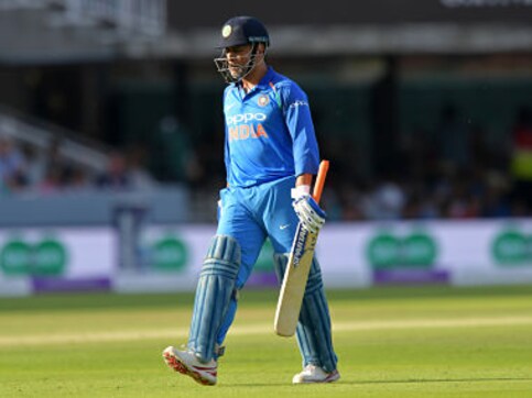 India vs England: MS Dhoni faces criticism for slow batting in 2nd ODI, spectators boo him at Lord's India vs England: MS Dhoni faces criticism for slow batting in 2nd ODI, spectators boo him at Lord's