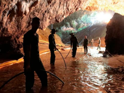 Thailand cave search: Authorities resume operation a day after rescuing four boys Thailand cave search: Authorities resume operation a day after rescuing four boys