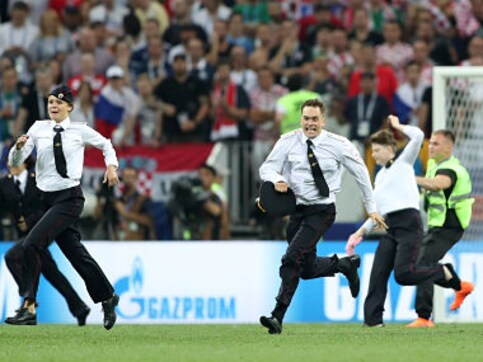 FIFA World Cup 2018: Anit-Kremlin punk band Pussy Riot invade pitch during France-Croatia final FIFA World Cup 2018: Anit-Kremlin punk band Pussy Riot invade pitch during France-Croatia final