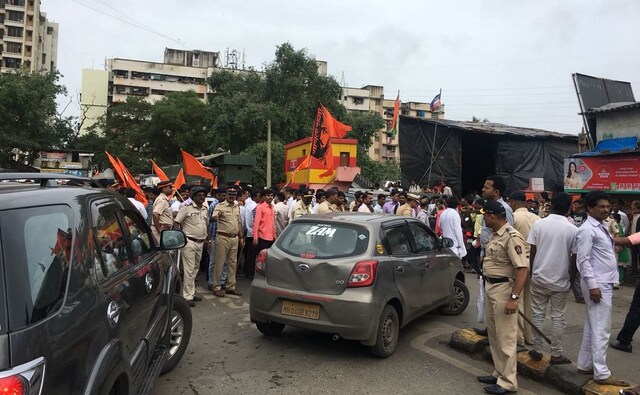 Large-scale violence the state-wide protest, with the death of a constable and nine other policemen injured amid suicide attempts by three agitators. Firstpost/Ashish Patil Large-scale violence the state-wide protest, with the death of a constable and nine other policemen injured amid suicide attempts by three agitators. Firstpost/Ashish Patil