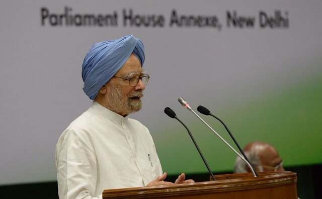 Manmohan Singh, while addressing the CWC, also lashed out at Modi and rejected the culture of constant "self praise and jumlas". He also extended his support to Rahul and said the party will stand with him to "restore India's social harmony". Twitter@INCIndia Manmohan Singh, while addressing the CWC, also lashed out at Modi and rejected the culture of constant "self praise and jumlas". He also extended his support to Rahul and said the party will stand with him to "restore India's social harmony". Twitter@INCIndia
