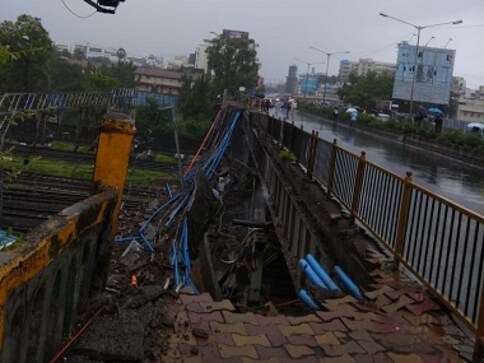 Andheri bridge collapse: Mumbai's Western Railway network paralysed after heavy rains cause part of FOB to crash Andheri bridge collapse: Mumbai's Western Railway network paralysed after heavy rains cause part of FOB to crash
