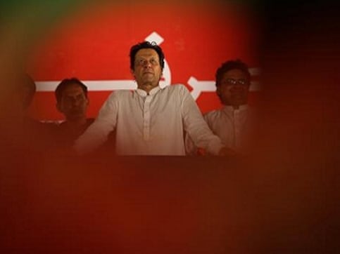 Pakistan Election 2018: Imran Khan not interested in forming alliance with PPP, PML-N even as hung verdict seems likely Pakistan Election 2018: Imran Khan not interested in forming alliance with PPP, PML-N even as hung verdict seems likely