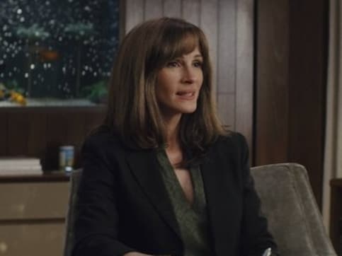 Homecoming first look: Julia Roberts plays a therapist in Amazon's upcoming conspiracy thriller Homecoming first look: Julia Roberts plays a therapist in Amazon's upcoming conspiracy thriller