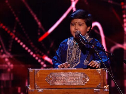 Watch: Indian-origin boy surprises judges on The Voice UK with How Deep Is Your Love, Balam Pichkari mashup Watch: Indian-origin boy surprises judges on The Voice UK with How Deep Is Your Love, Balam Pichkari mashup