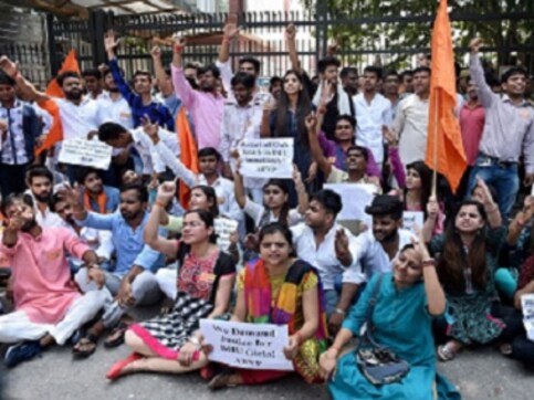 Muzaffarpur shelter home rape case: National Students Union of India protesters lathi charged in Bihar Muzaffarpur shelter home rape case: National Students Union of India protesters lathi charged in Bihar