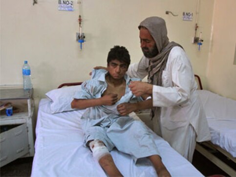 Pakistan blast: Quetta hospital overflows with injured patients as Mastung suicide attack survivors recall strike that killed 130 Pakistan blast: Quetta hospital overflows with injured patients as Mastung suicide attack survivors recall strike that killed 130