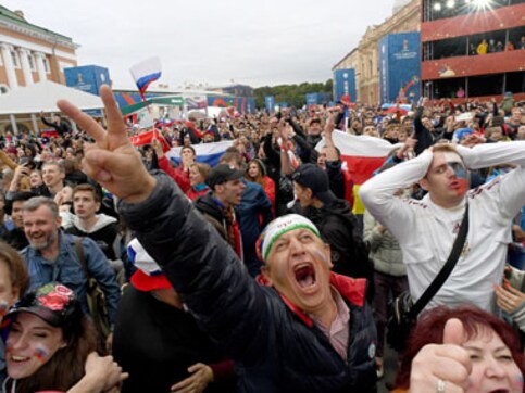 FIFA World Cup 2018: Russian fans party through the night after win against Spain, leave piles of garbage on Moscow streets FIFA World Cup 2018: Russian fans party through the night after win against Spain, leave piles of garbage on Moscow streets