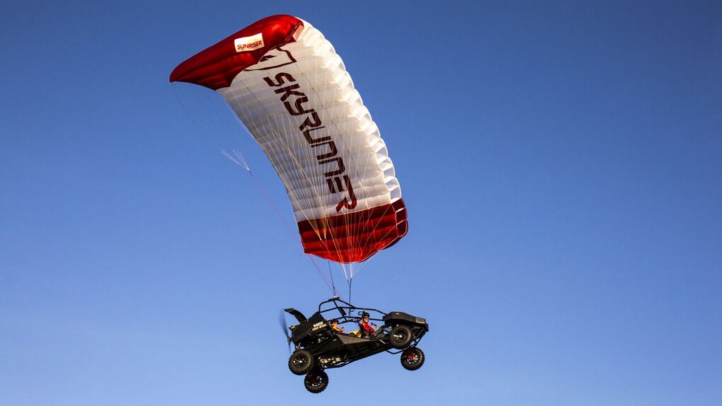 This just looks like one of the vehicles that are can be used in a James Bond movie, if it has been fused with <em>Up!</em> The company states that the aerocar is a certified special light-sport aircraft (S-LSA) but also is a rugged<em>, </em>military-grade all-terrain vehicle. Skyrunner. Image: Fly Skyrunner This just looks like one of the vehicles that are can be used in a James Bond movie, if it has been fused with <em>Up!</em> The company states that the aerocar is a certified special light-sport aircraft (S-LSA) but also is a rugged<em>, </em>military-grade all-terrain vehicle. Skyrunner. Image: Fly Skyrunner