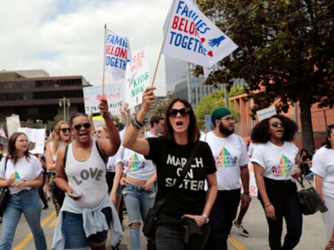 'No more children in cages': Protesters take to the streets in US demanding end to Trump's immigration policy 'No more children in cages': Protesters take to the streets in US demanding end to Trump's immigration policy