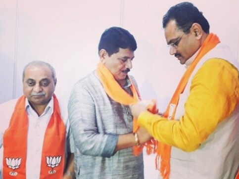 Mahendrasinh, ex-Gujarat CM Shankarsinh Vaghela's son, joins BJP; says Congress’ revival impossible under Rahul Gandhi Mahendrasinh, ex-Gujarat CM Shankarsinh Vaghela's son, joins BJP; says Congress’ revival impossible under Rahul Gandhi