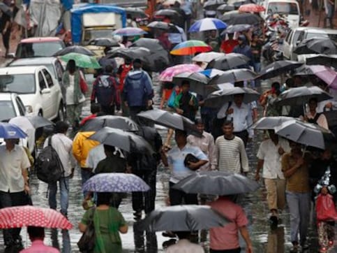 Mumbai rains: Expect heavy rains in city, suburb on Thursday, predict weather forecaster; 46.76% cloud build up over city, reports Skymet Mumbai rains: Expect heavy rains in city, suburb on Thursday, predict weather forecaster; 46.76% cloud build up over city, reports Skymet