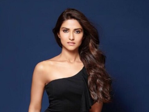 Salman Khan to launch Mohnish Bahl's daughter Pranutan opposite Zaheer Iqbal: 'Proud to introduce Nutan ji’s granddaughter' Salman Khan to launch Mohnish Bahl's daughter Pranutan opposite Zaheer Iqbal: 'Proud to introduce Nutan ji’s granddaughter'