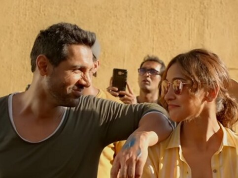 Satyamev Jayate song 'Paniyon Sa' captures John Abraham, Aisha Sharma's budding romance Satyamev Jayate song 'Paniyon Sa' captures John Abraham, Aisha Sharma's budding romance