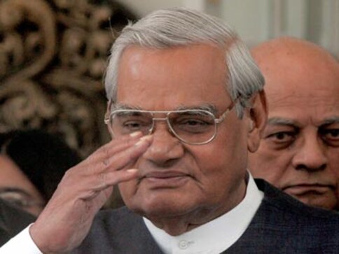 Atal Bihari Vajpayee health: Former prime minister's lungs not in good condition, pneumonia on both sides, say sources Atal Bihari Vajpayee health: Former prime minister's lungs not in good condition, pneumonia on both sides, say sources
