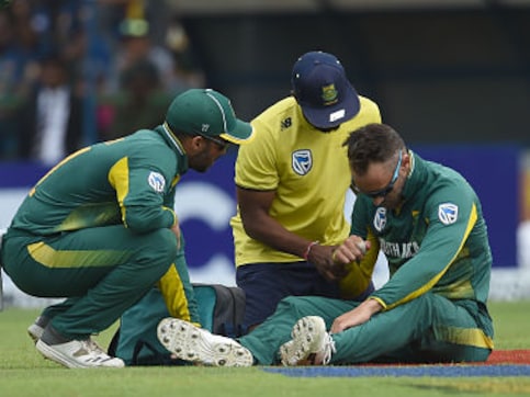 Sri Lanka vs South Africa: Proteas skipper Faf du Plessis ruled out of rest of tour after injuring shoulder in third ODI Sri Lanka vs South Africa: Proteas skipper Faf du Plessis ruled out of rest of tour after injuring shoulder in third ODI