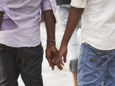 Photographer Vincent Dolman addresses rigid views of masculinity through images of Indian men holding hands Photographer Vincent Dolman addresses rigid views of masculinity through images of Indian men holding hands