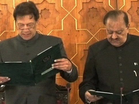 Imran Khan takes oath as Pakistan's 22nd prime minister, promises to make corrupt politicians accountable Imran Khan takes oath as Pakistan's 22nd prime minister, promises to make corrupt politicians accountable