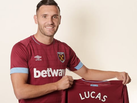 Premier League: West Ham United sign striker Lucas Perez from Arsenal on a three-year deal Premier League: West Ham United sign striker Lucas Perez from Arsenal on a three-year deal