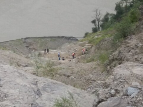 12 killed, one injured in Jammu and Kashmir's Kishtwar after vehicle carrying Machail yatra pilgrims falls into Chenab 12 killed, one injured in Jammu and Kashmir's Kishtwar after vehicle carrying Machail yatra pilgrims falls into Chenab
