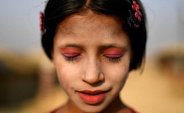 Mirror, mirror: A glimpse into Rohingya women's use of thanaka paste on their faces Mirror, mirror: A glimpse into Rohingya women's use of thanaka paste on their faces