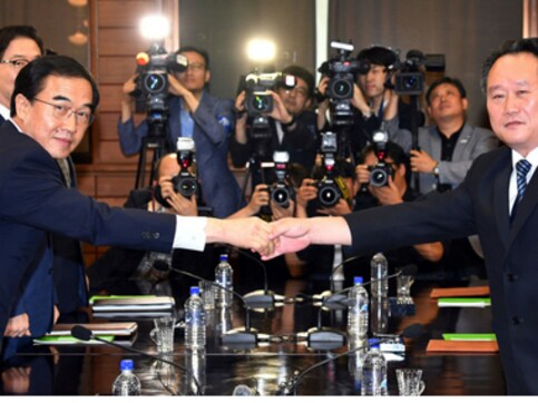North, South Korean senior officials meet to fix date and venue for third leaders' summit North, South Korean senior officials meet to fix date and venue for third leaders' summit