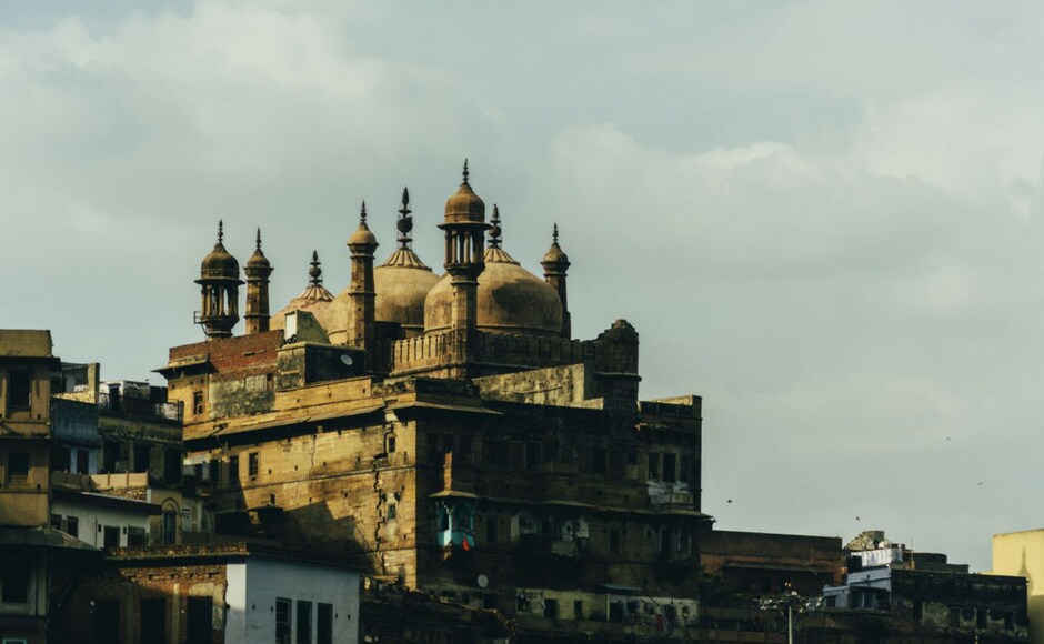 Built in the 17th century by Aurangzeb, Alamgir Mosque’s glorious domes tower above the surrounding landscape. Built in the 17th century by Aurangzeb, Alamgir Mosque’s glorious domes tower above the surrounding landscape.
