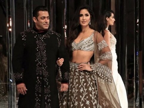 Salman Khan, Katrina Kaif display Manish Malhotra's wedding couture; Janhvi Kapoor, Khushi attend show Salman Khan, Katrina Kaif display Manish Malhotra's wedding couture; Janhvi Kapoor, Khushi attend show