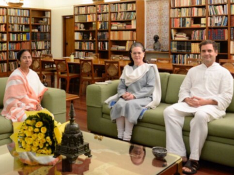 Mamata Banerjee meets Opposition leaders in Delhi, including Rahul, Sonia Gandhi; invites them to 'federal front' Kolkata rally Mamata Banerjee meets Opposition leaders in Delhi, including Rahul, Sonia Gandhi; invites them to 'federal front' Kolkata rally