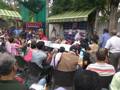 Bhima Koregaon raids: Aruna Roy, Arundhati Roy, Prashant Bhushan condemn activists' arrest, issue statement Bhima Koregaon raids: Aruna Roy, Arundhati Roy, Prashant Bhushan condemn activists' arrest, issue statement