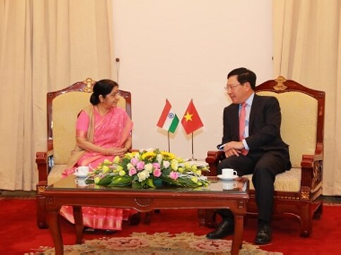 Sushma Swaraj holds talks with Vietnamese counterpart Pham Binh Minh, discusses ways to boost trade, defence cooperation Sushma Swaraj holds talks with Vietnamese counterpart Pham Binh Minh, discusses ways to boost trade, defence cooperation
