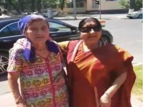 Uzbek woman singing 'Ichak Dana Bichak Dana' amuses Sushma Swaraj; external affairs ministry tweets video Uzbek woman singing 'Ichak Dana Bichak Dana' amuses Sushma Swaraj; external affairs ministry tweets video