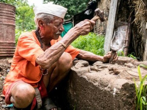 In Kolhapur, octogenarian master sculptor Ananda Kalke struggles for relevance