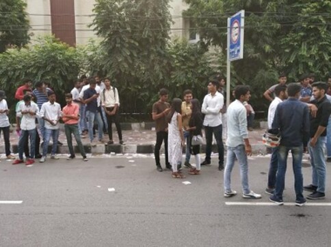 DUSU election 2018: Polling underway in 52 centres, 1.35 lakh Delhi University students expected to vote DUSU election 2018: Polling underway in 52 centres, 1.35 lakh Delhi University students expected to vote