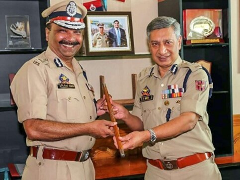 SP Vaid removed as J&K DGP: As turbulence continues in Valley, dismissal continues to be shrouded in mystery SP Vaid removed as J&K DGP: As turbulence continues in Valley, dismissal continues to be shrouded in mystery