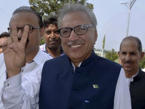 Arif Alvi takes oath as Pakistan's 13th president; Imran Khan, Qamar Javed Bajwa attend swearing-in ceremony Arif Alvi takes oath as Pakistan's 13th president; Imran Khan, Qamar Javed Bajwa attend swearing-in ceremony