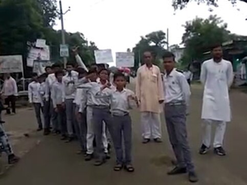 In aid of Kerala flood victims, school children in Mahoba district start their own relief funds drive In aid of Kerala flood victims, school children in Mahoba district start their own relief funds drive