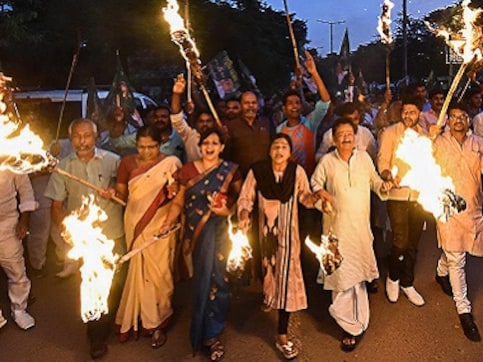 Opposition joins hands in over 7 states for Bharat Bandh today over skyrocketting fuel prices: Left calls for hartal in West Bengal Opposition joins hands in over 7 states for Bharat Bandh today over skyrocketting fuel prices: Left calls for hartal in West Bengal