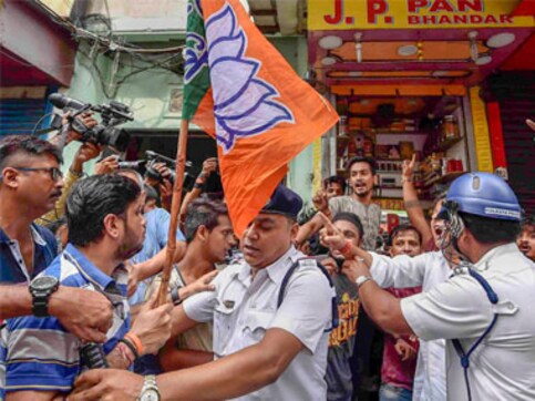 West Bengal bandh: 1,600 arrested during 12-hr BJP-led shutdown; saffron party workers clashed with TMC activists in North Dinajpur district West Bengal bandh: 1,600 arrested during 12-hr BJP-led shutdown; saffron party workers clashed with TMC activists in North Dinajpur district