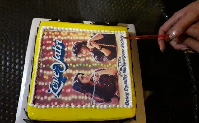Later in the evening, Aayush and Warina were taken by surprise as they were visited by a Salman Khan Fanclub who get them a cake to congratulate them for the Loveyatri Later in the evening, Aayush and Warina were taken by surprise as they were visited by a Salman Khan Fanclub who get them a cake to congratulate them for the Loveyatri