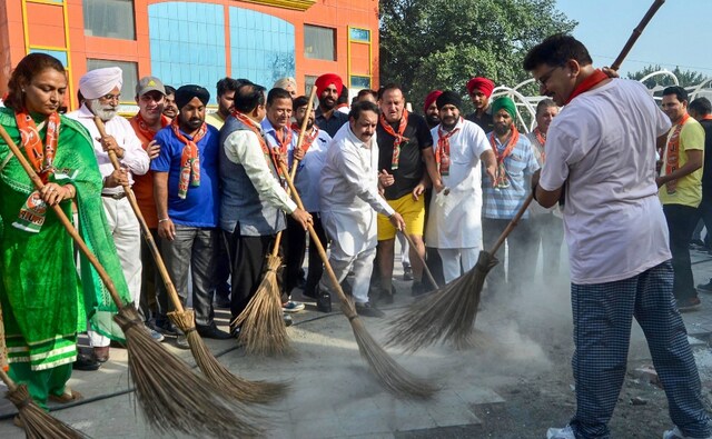 BJP had observed 'Seva Diwas' across the nation in 2017 on the prime minister's birthday. This year party leaders attended medical camps, blood donation events, and cleanliness drives across the nation. In Amritsar, BJP leader Shwait Malik and other workers took part in a cleanliness drive. PTI BJP had observed 'Seva Diwas' across the nation in 2017 on the prime minister's birthday. This year party leaders attended medical camps, blood donation events, and cleanliness drives across the nation. In Amritsar, BJP leader Shwait Malik and other workers took part in a cleanliness drive. PTI