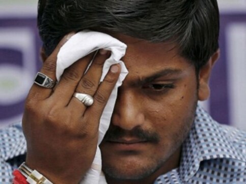 Hardik Patel slapped during Jan Aakrosh Sabha in Surendranagar; attacker calls Congress leader 'Gujarat's Hitler' Hardik Patel slapped during Jan Aakrosh Sabha in Surendranagar; attacker calls Congress leader 'Gujarat's Hitler'