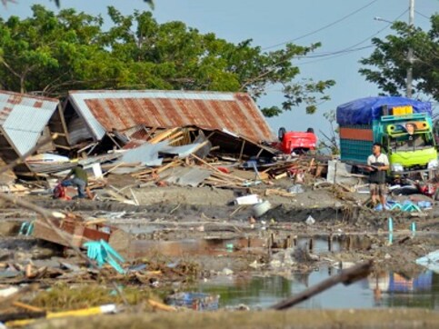 Indonesia earthquake-tsunami toll climbs to 1,763, officials fear thousands more may have been killed Indonesia earthquake-tsunami toll climbs to 1,763, officials fear thousands more may have been killed