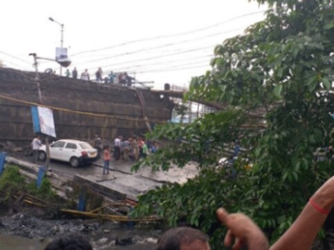 Kolkata bridge collapse updates: Rajnath Singh calls Majerhat incident 'extremely tragic', CAPF reaches spot Kolkata bridge collapse updates: Rajnath Singh calls Majerhat incident 'extremely tragic', CAPF reaches spot