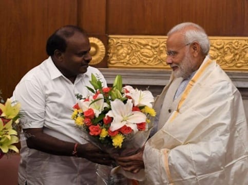 HD Kumaraswamy meets Narendra Modi, requests him to convene meeting of Karnataka, Tamil Nadu over Mekedatu reservoir HD Kumaraswamy meets Narendra Modi, requests him to convene meeting of Karnataka, Tamil Nadu over Mekedatu reservoir